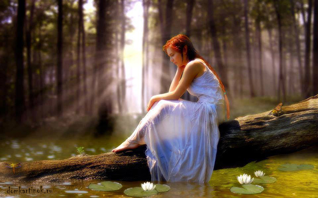 промокшая девушка в белом платье сидит у озера