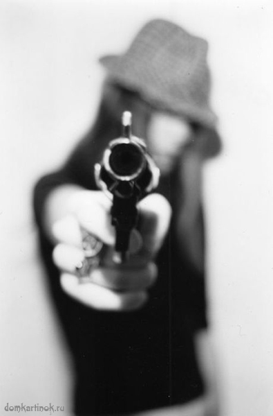 оружие Девушка с пистолетом